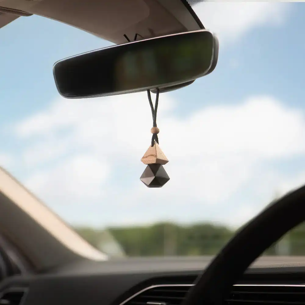 Carfume Luxury Hanging Glass Diffuser - Car air freshner - Image 3